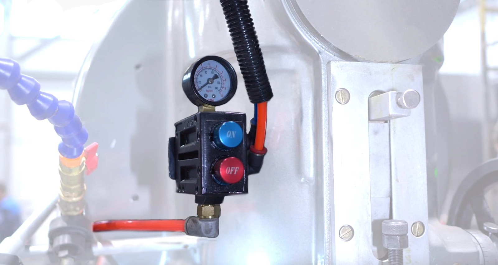 Пневматическая зажимная тяга для ISO40